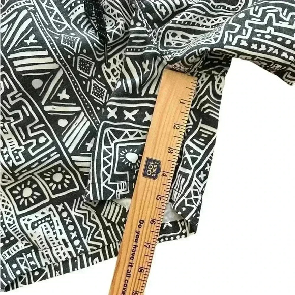 Quiksilver Men's Voodoo Volley Shorts Black White Pockets Drawstring EUC - Picture 12 of 12